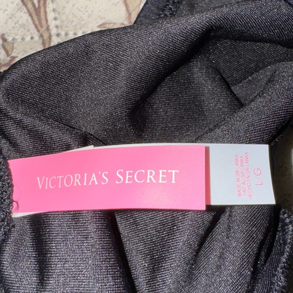 🖤🔥Victoria’s Secret black swim top purchased and never worn. Sz. L NWOT🖤🔥 - Picture 7 of 9